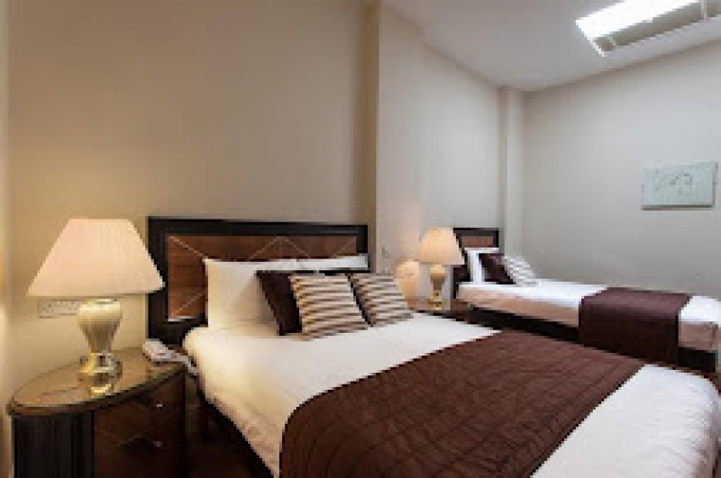 Russ Hill Hotel