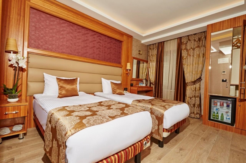 Ilkbal Deluxe Hotel