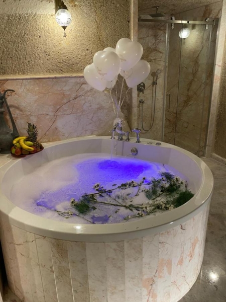 Roma Cave Suite