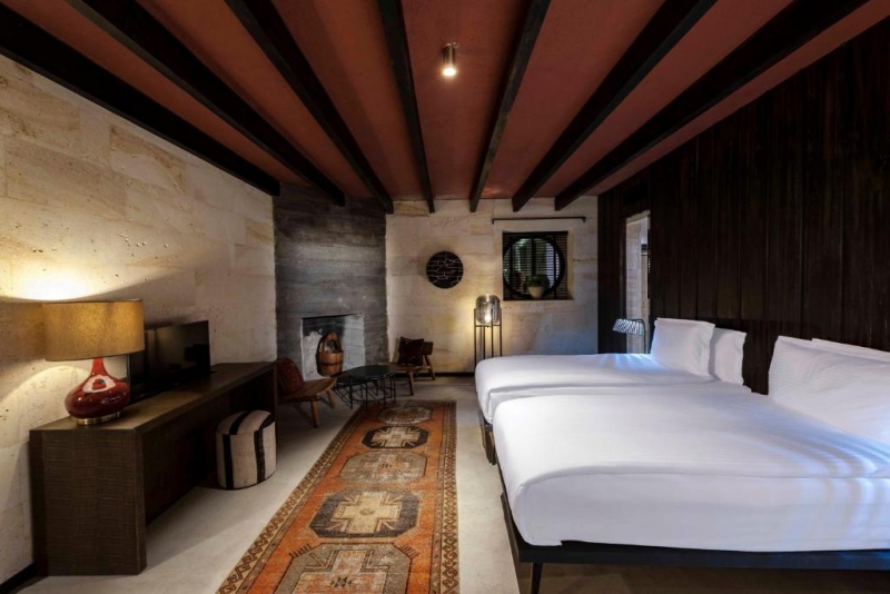 Deluxe Queen Room
