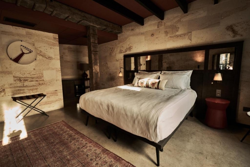 Masonry Suite Room