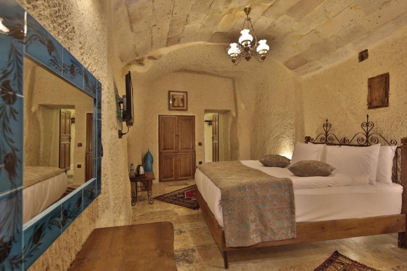 Deluxe Cave Double Room with Bath