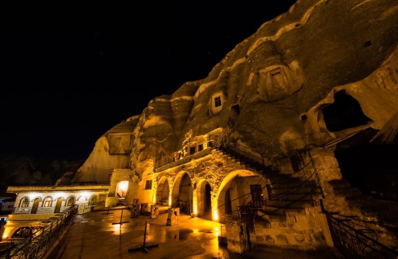 Elite Cave Suites