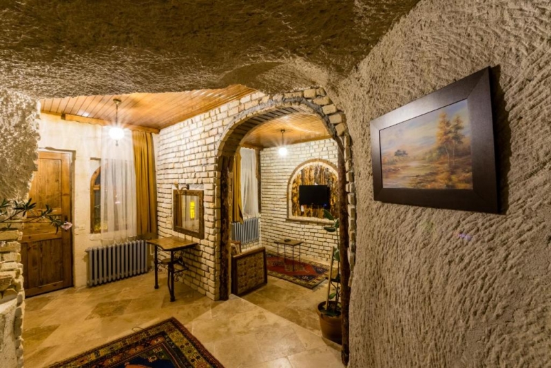 Elite Cave Suites