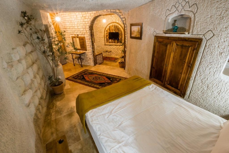 Elite Cave Suites