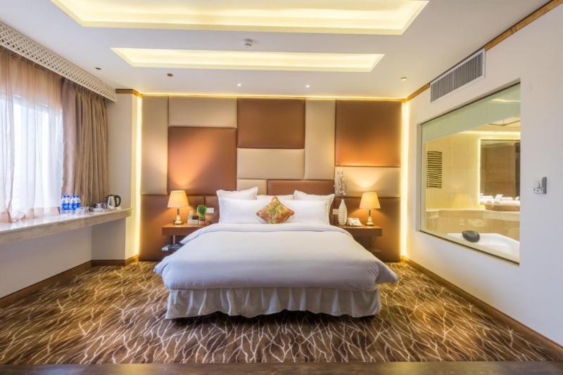 Luxus Grand Hotel, Lahore