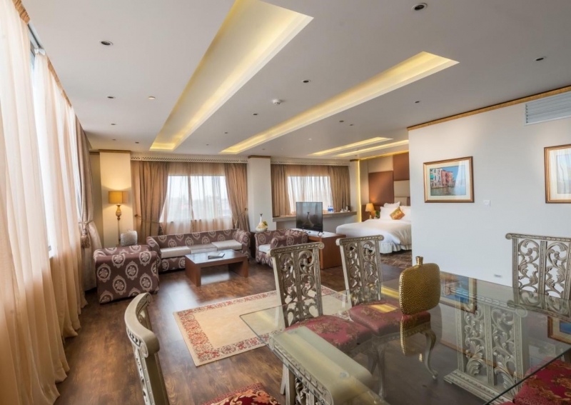 Luxus Grand Hotel, Lahore