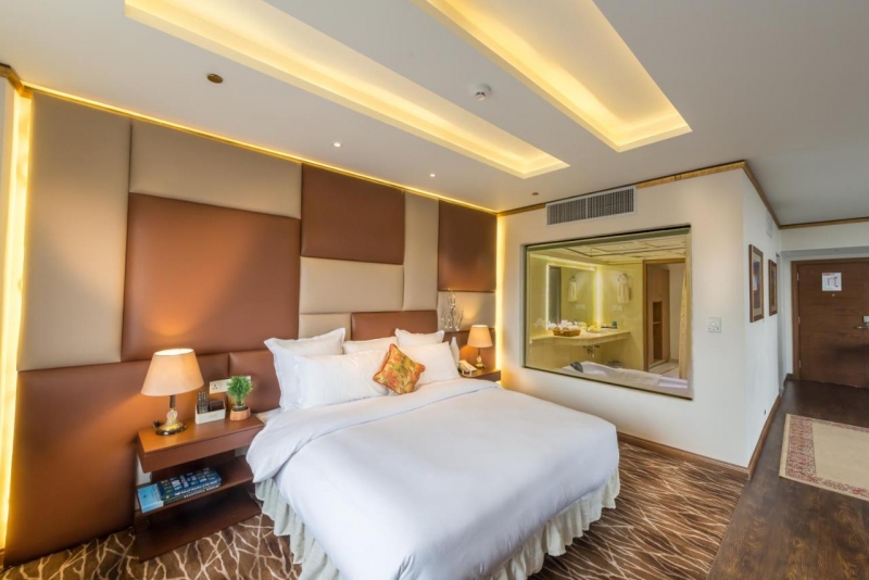 Luxus Grand Hotel, Lahore