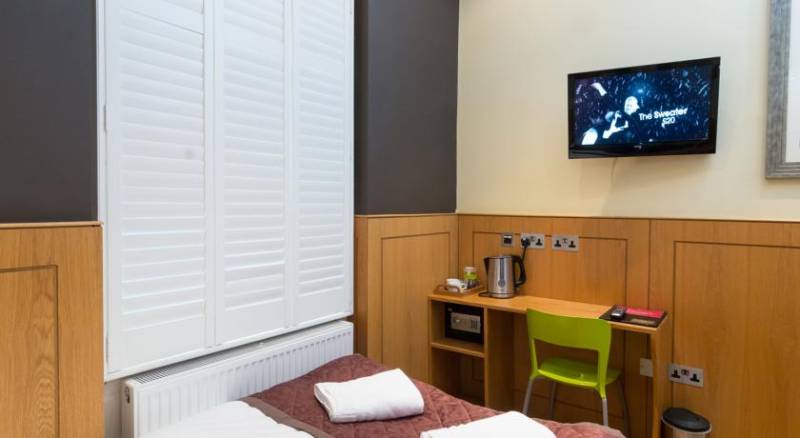 The Melville Hotel by Rokxy- Kings Cross