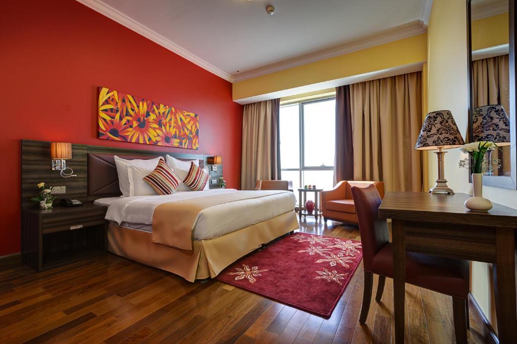Deluxe One Bedroom Apartment with Balcony