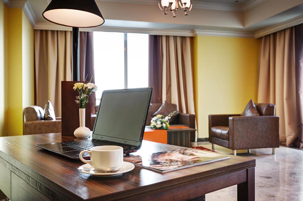 Deluxe One Bedroom Apartment with Balcony