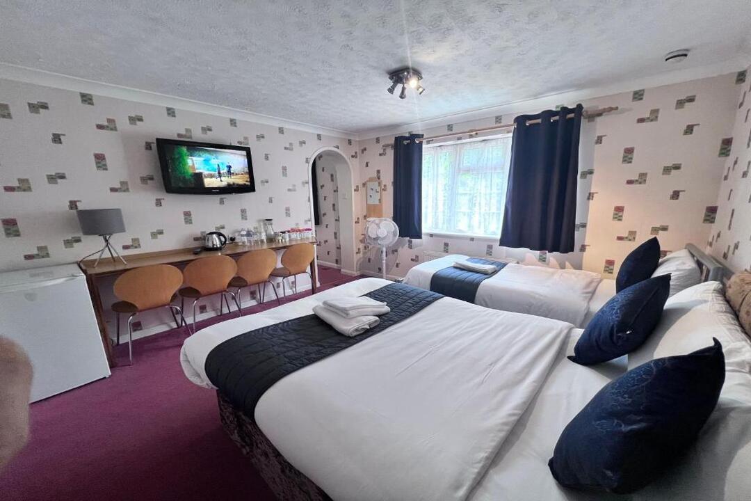 Family Room (5 Adults)