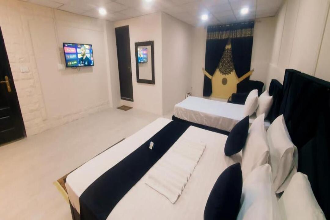 Deluxe Family Room