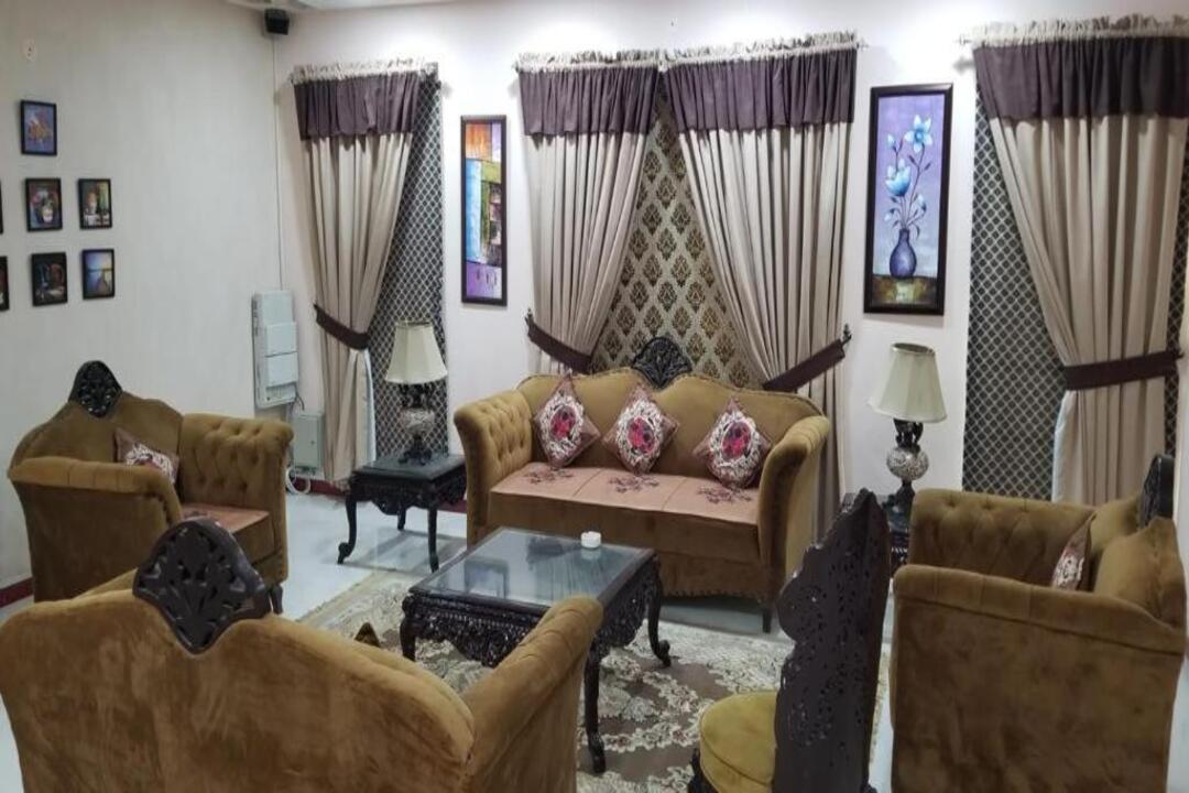 Deluxe Family Room
