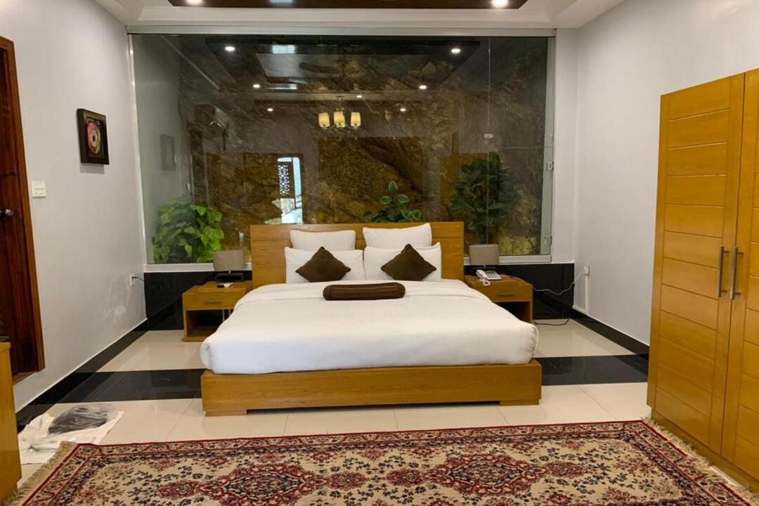 Burj Al Swat Hotel