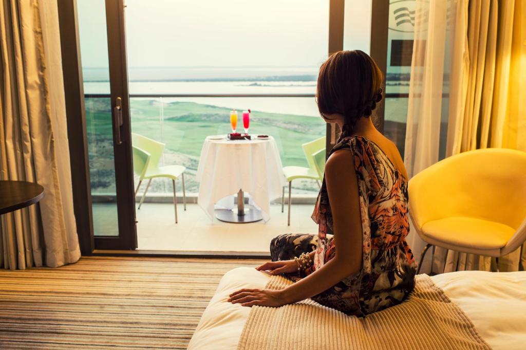 Standard King Room with Sea View and Free Beach Ac