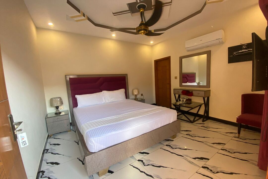 Dove Inn Hotel Lahore