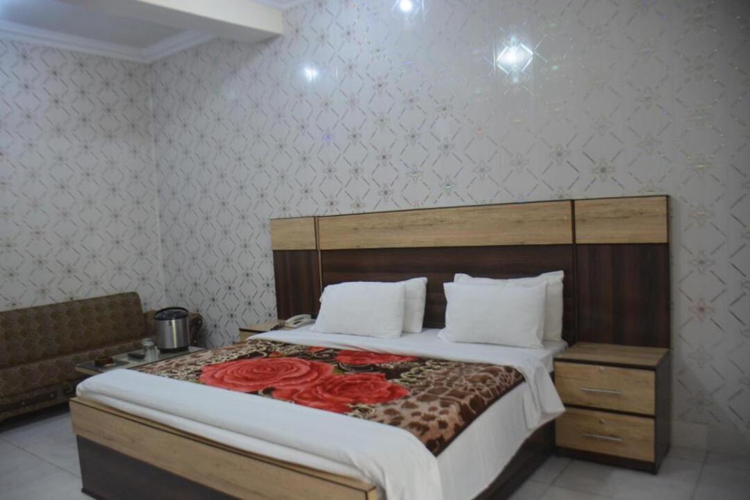 Eagle Nest, Malam Jabba by LMC