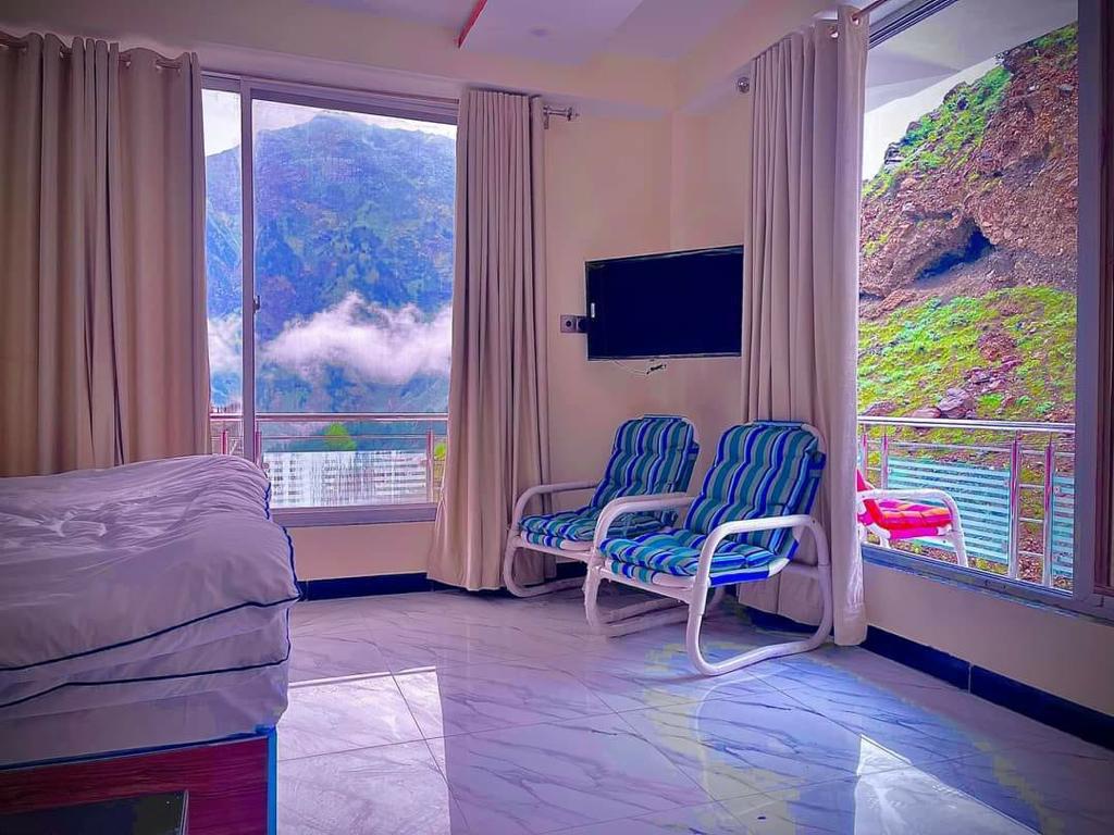Glacier Inn Naran