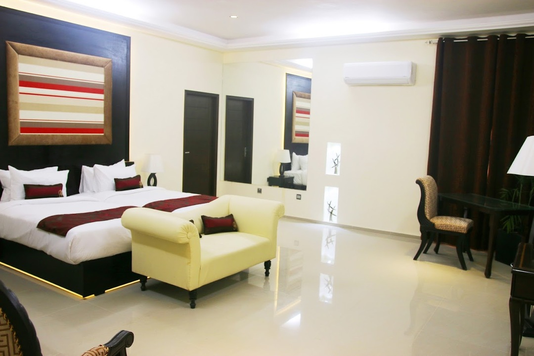 Grand Enclave Hotel