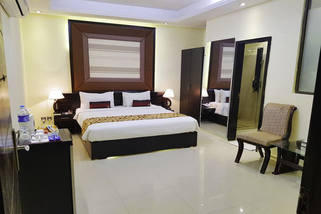 Grand Enclave Hotel