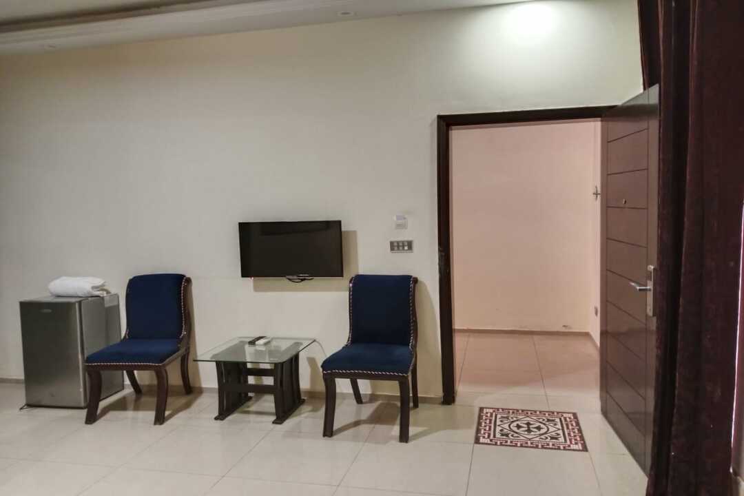 Grand Enclave Hotel
