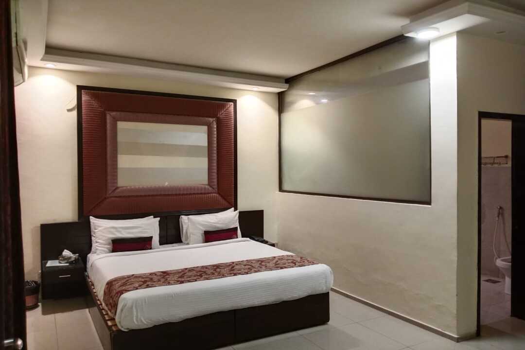 Grand Enclave Hotel