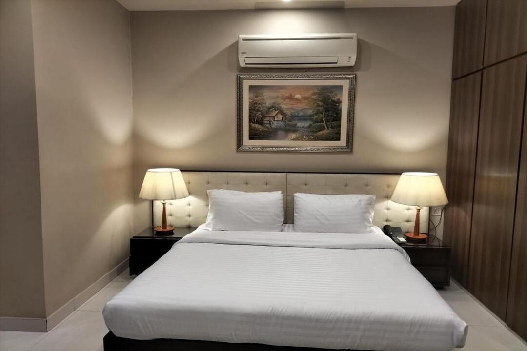 Grand Regent Hotel and Suites