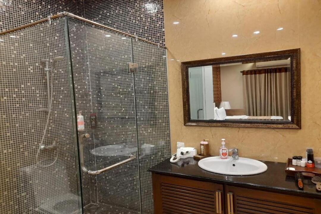 Grand Regent Hotel and Suites