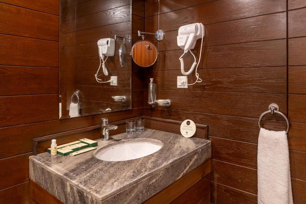 GreenPak Hotel Booni