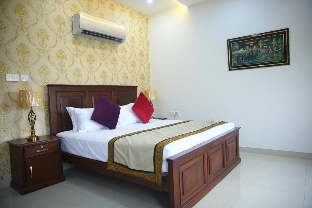 Gulberg Suites, Lahore