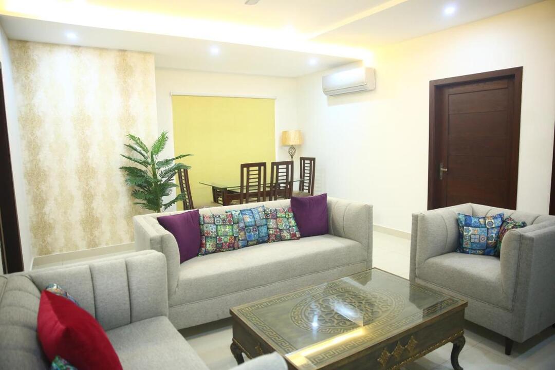 Gulberg Suites, Lahore