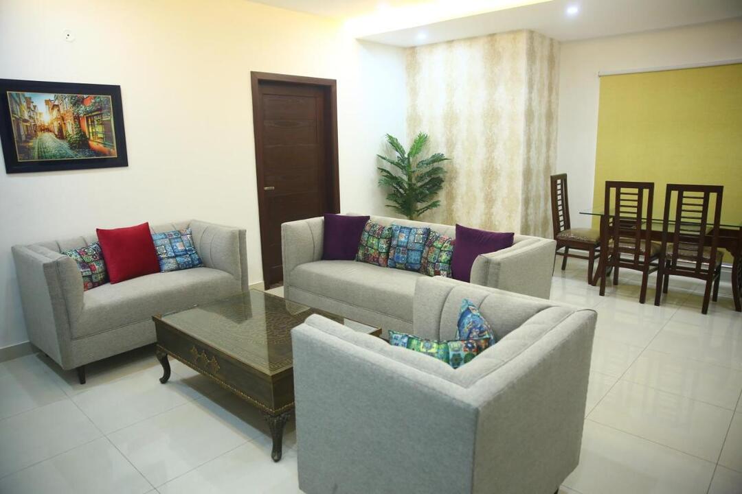 Gulberg Suites, Lahore