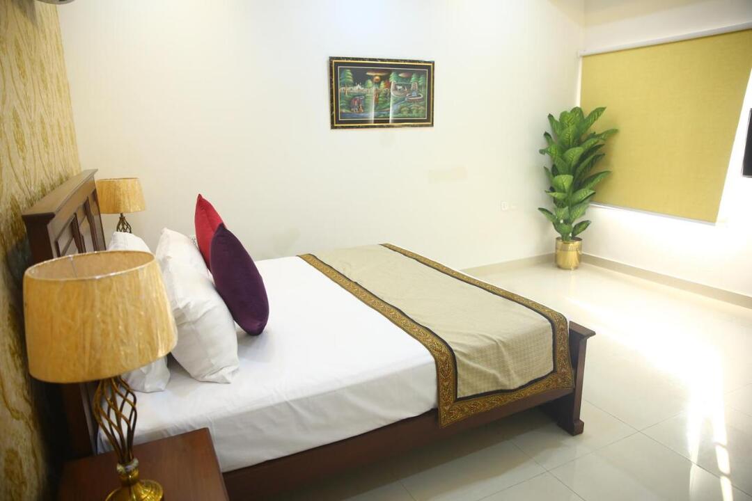 Gulberg Suites, Lahore