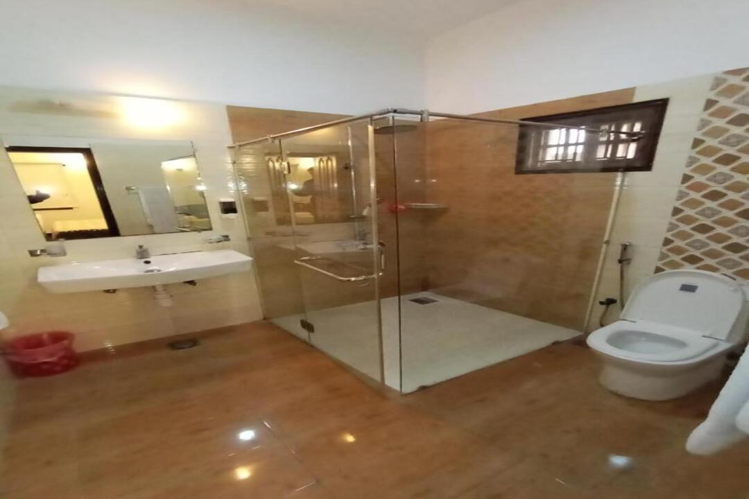 Hilton Bayview lnn, Karachi