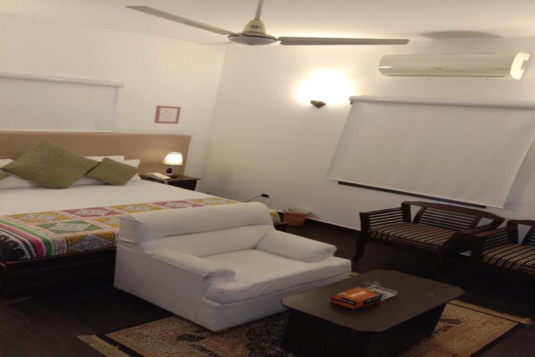 Hilton Bayview lnn, Karachi