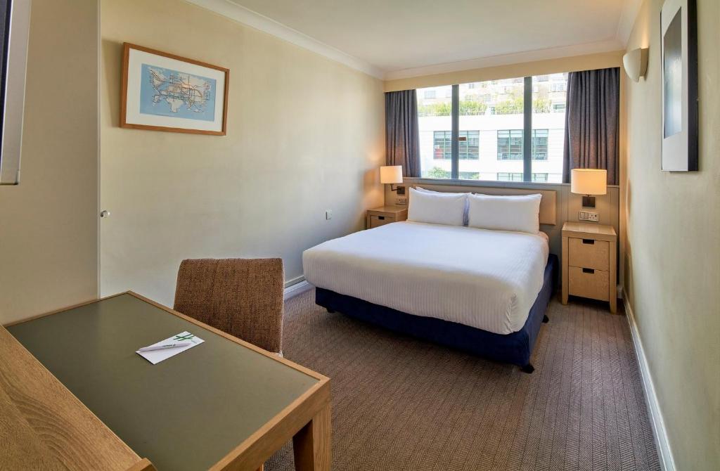 Premium Queen Room
