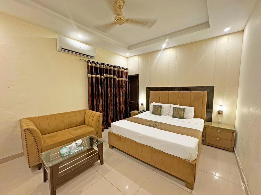 Deluxe Family Room