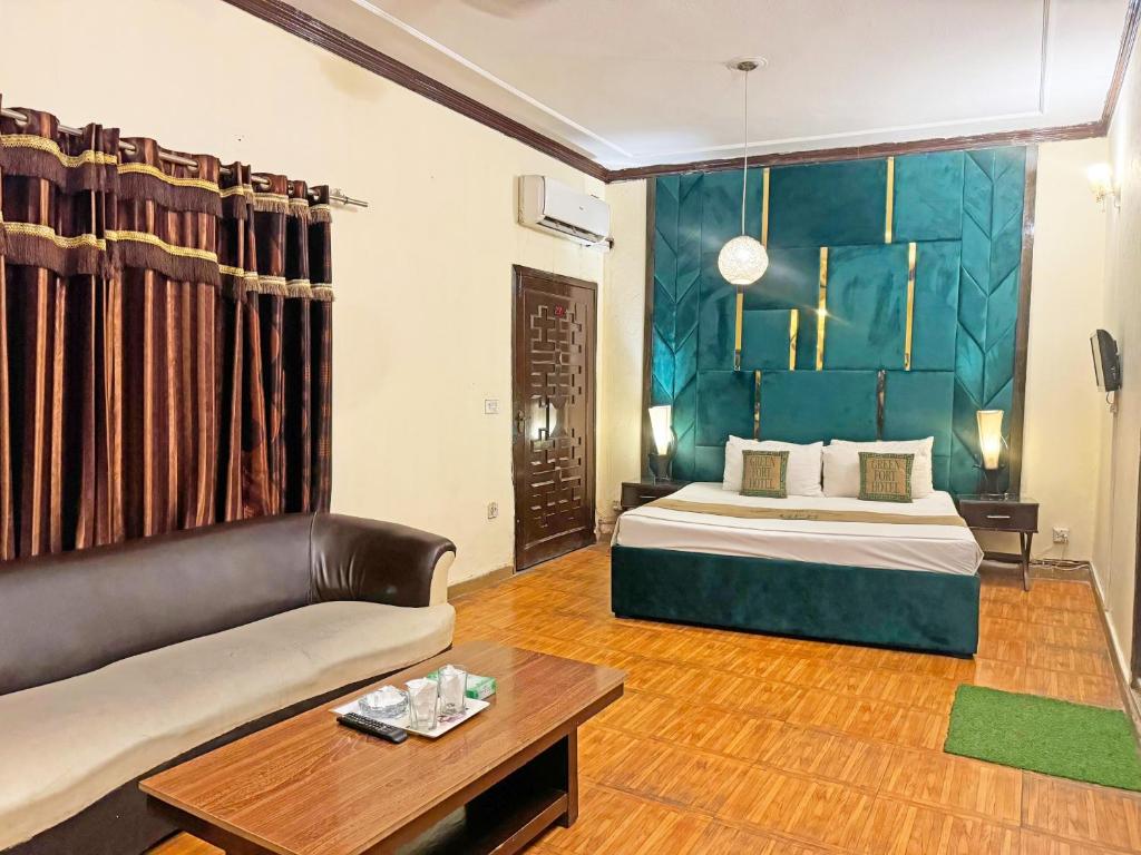 Deluxe Family Room