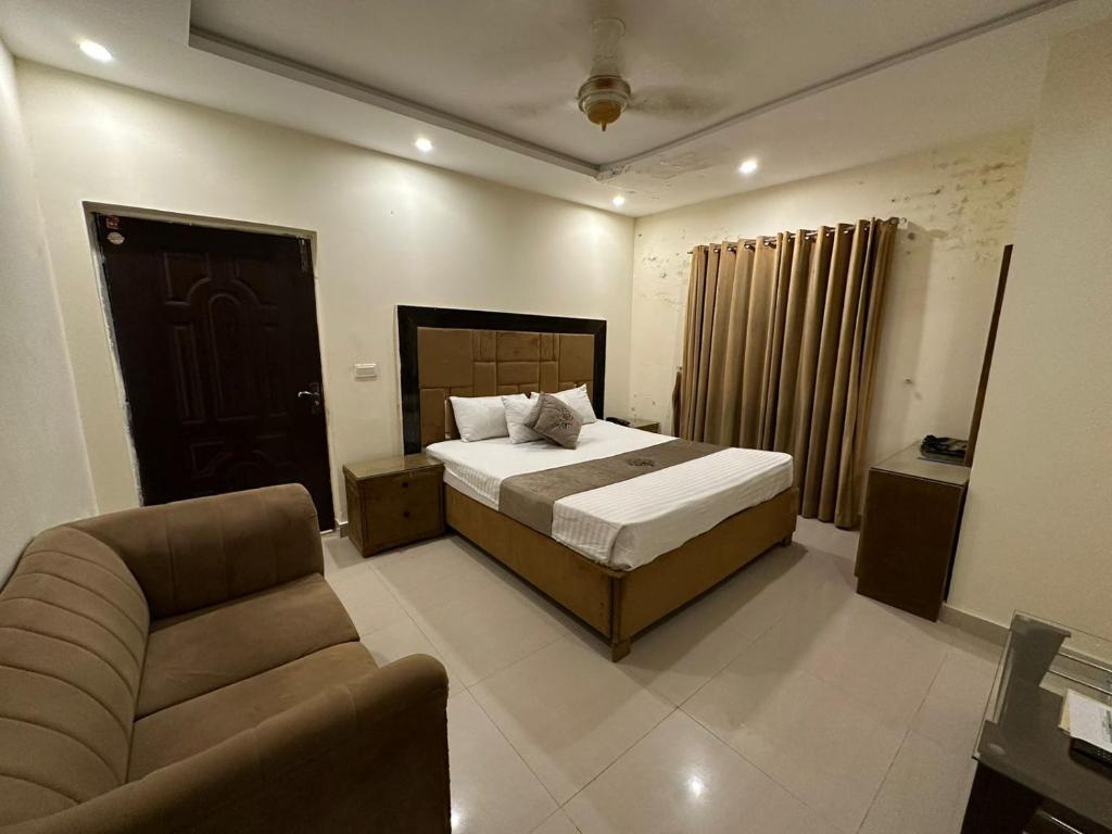 Deluxe Family Room