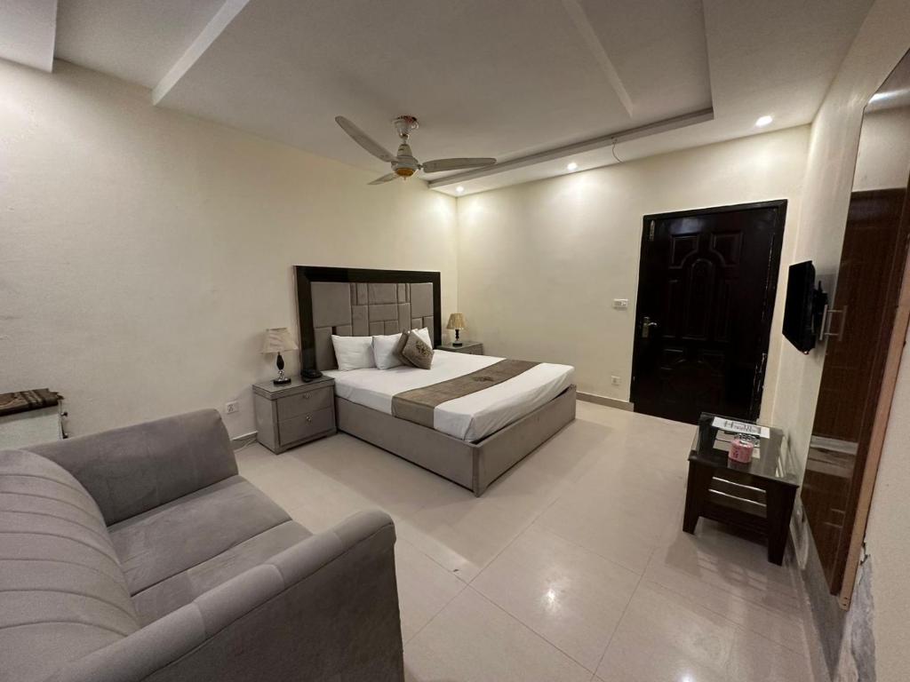 Single Deluxe Room