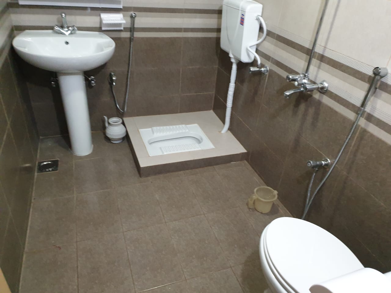 Hotel Kashmir Lodge Muzaffarabad