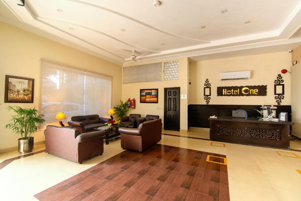 Hotel  One Multan Lalazar