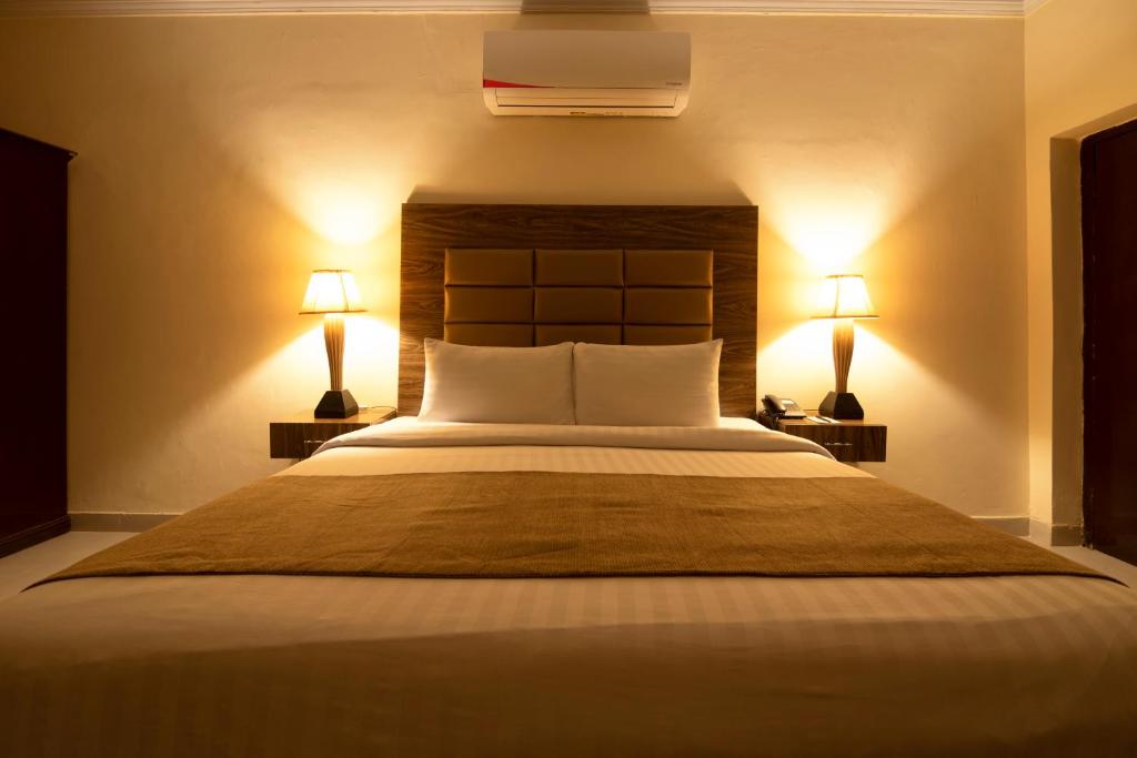 Hotel  One Multan Lalazar