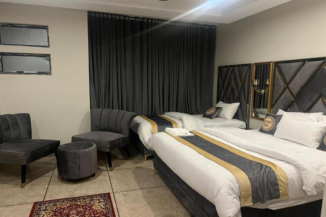 Hotel Swiss Pearl