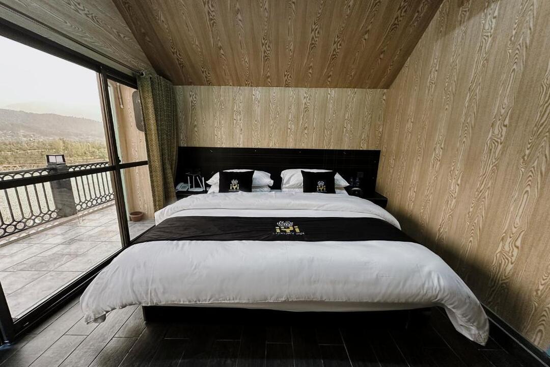IYI Luxury Inn Swat