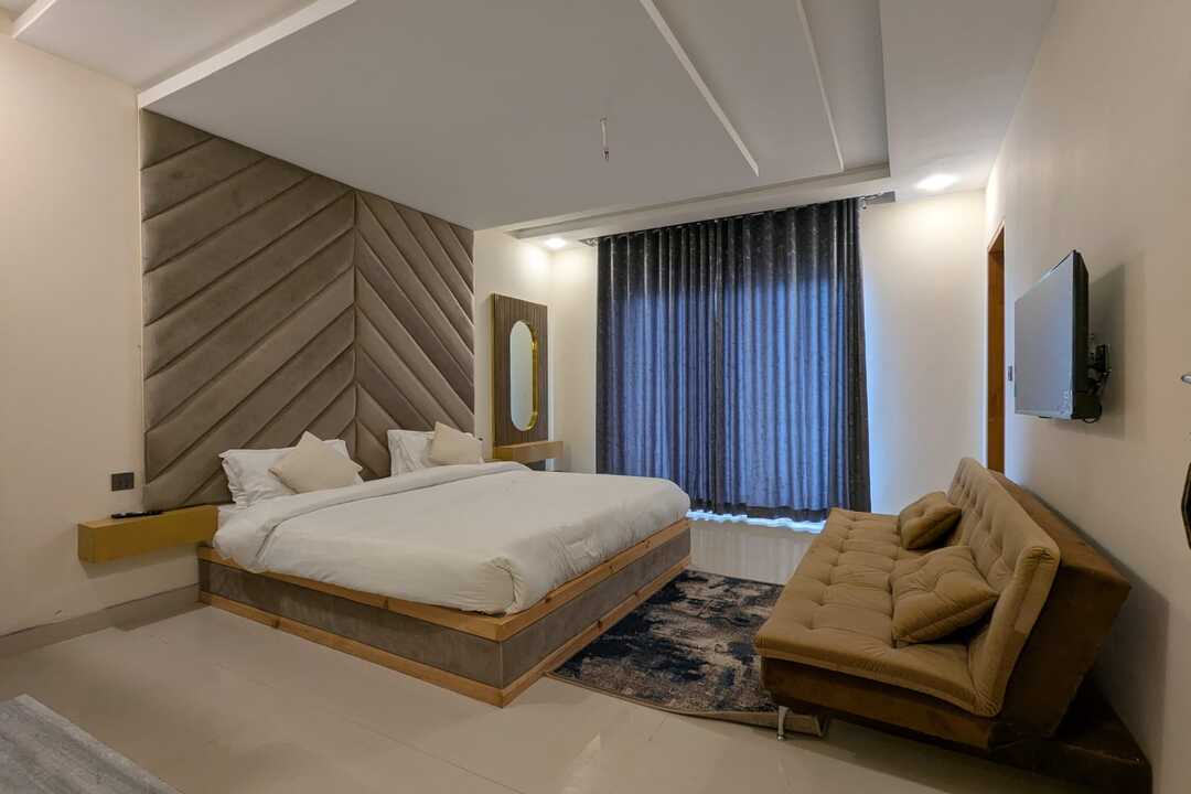 Montiva by Lalazar Shogran