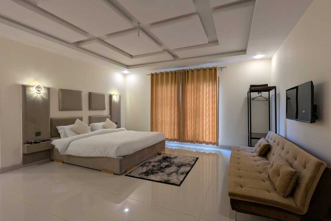 Montiva by Lalazar Shogran