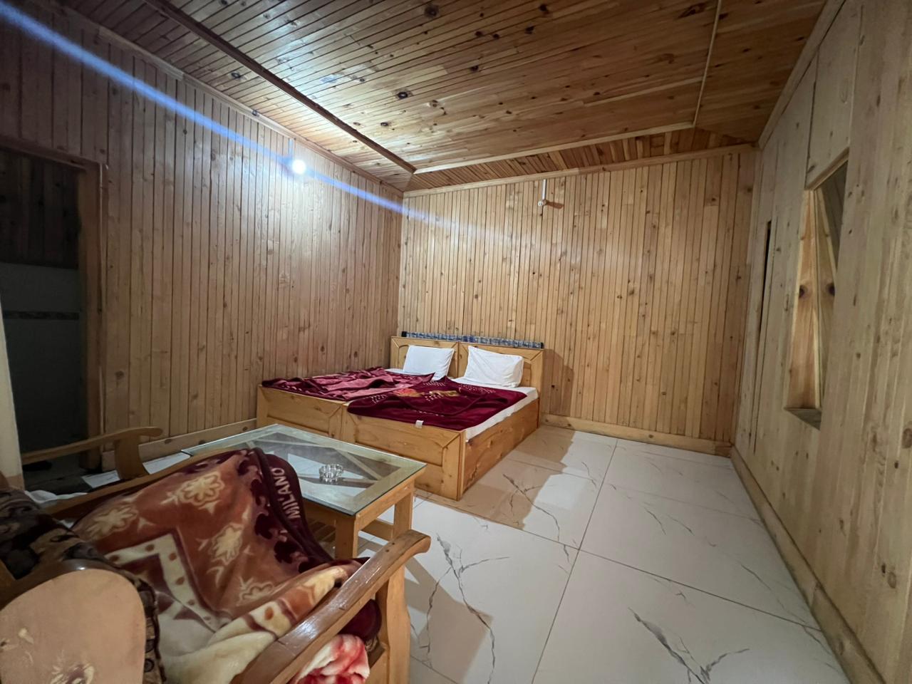 New Lalazar Hotel, Batakundi