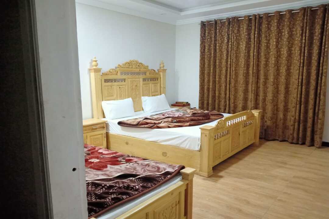 New Lalazar Hotel, Batakundi